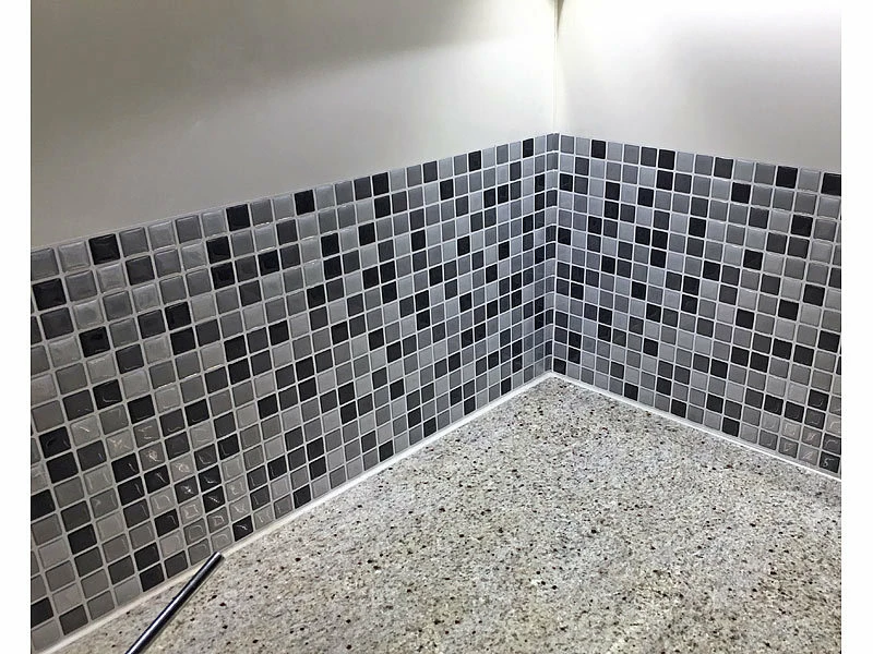 Infactory 3D Fliesen Selbstklebend:Selbstklebende 3D-Mosaik-Fliesenaufkleber "Dezent", 26x26 Cm, 20er-Set 7 Infactory 3D Fliesen Selbstklebend:Selbstklebende 3D-Mosaik-Fliesenaufkleber "Dezent", 26x26 Cm, 20er-Set – Bild 7