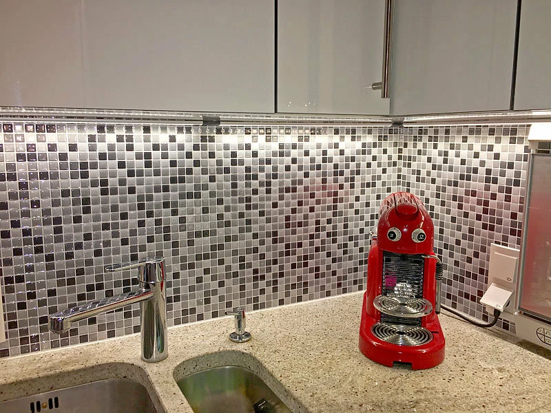 Infactory 3D Fliesen Selbstklebend:Selbstklebende 3D-Mosaik-Fliesenaufkleber "Dezent", 26x26 Cm, 20er-Set 11 Infactory 3D Fliesen Selbstklebend:Selbstklebende 3D-Mosaik-Fliesenaufkleber "Dezent", 26x26 Cm, 20er-Set – Bild 11