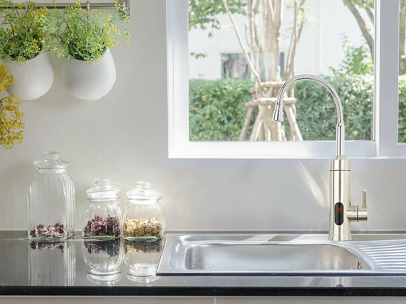 Rosenstein & Söhne Wasserhahn:2in1-Edelstahl-Armatur & Durchlauferhitzer, LED-Display, 60 °C, 1/2" 4 Rosenstein & Söhne Wasserhahn:2in1-Edelstahl-Armatur & Durchlauferhitzer, LED-Display, 60 °C, 1/2" – Bild 4